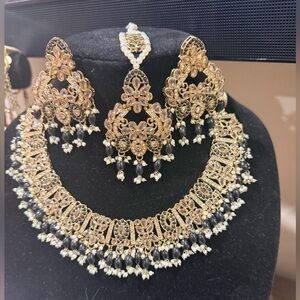 Pakistani Indian Desi Gold-Tone Black Necklace and Earrings Set with Mang tika